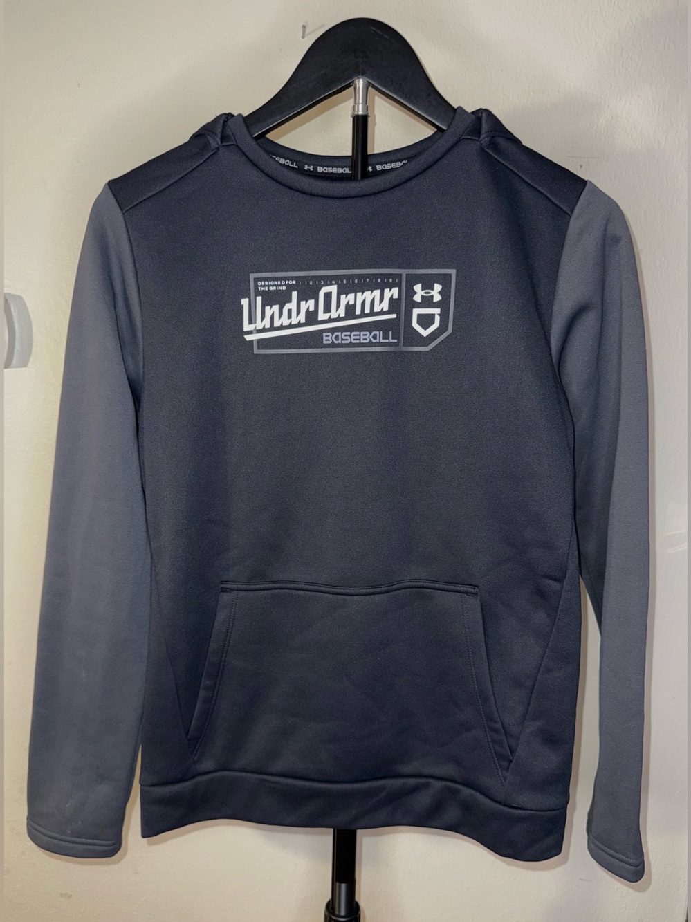 Under Armour boy’s UA Baseball Graphic Hoodie, size L